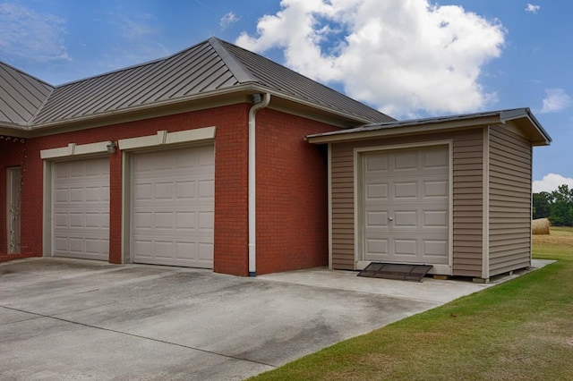 18707 Tillman Mill Rd, Athens, AL 35614 - garage featuring driveway