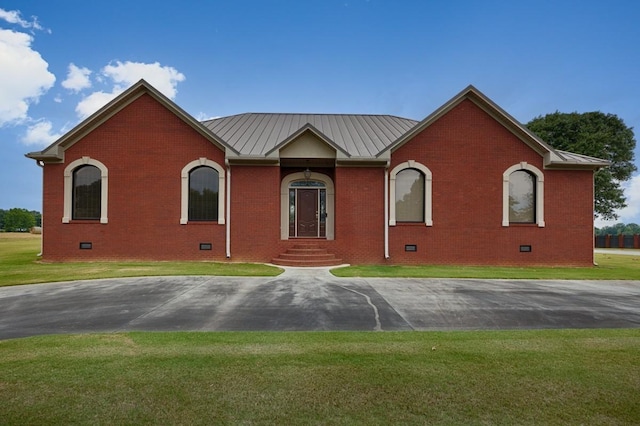 single story home with crawl space, brick siding, and a front lawn