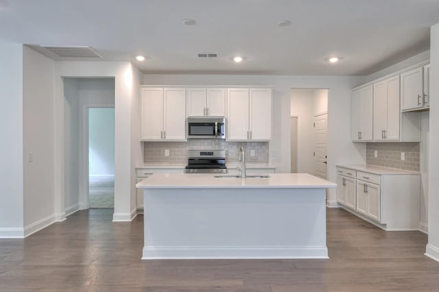 kitchen with stainless steel appliances, light countertops, a sink, and visible vents