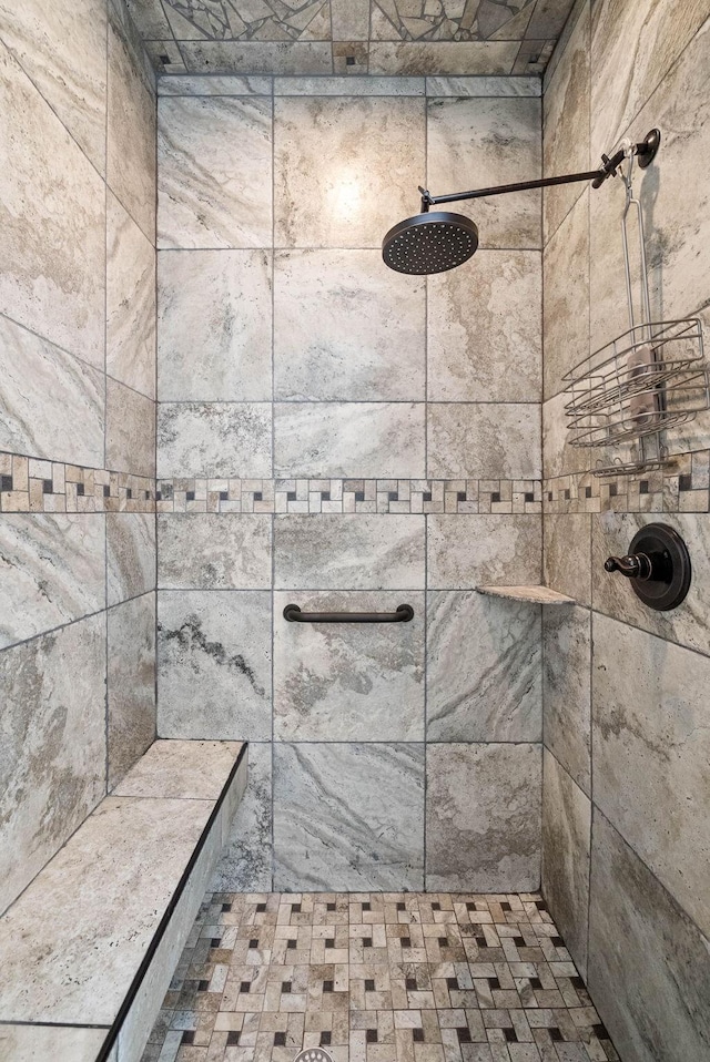 details featuring tiled shower