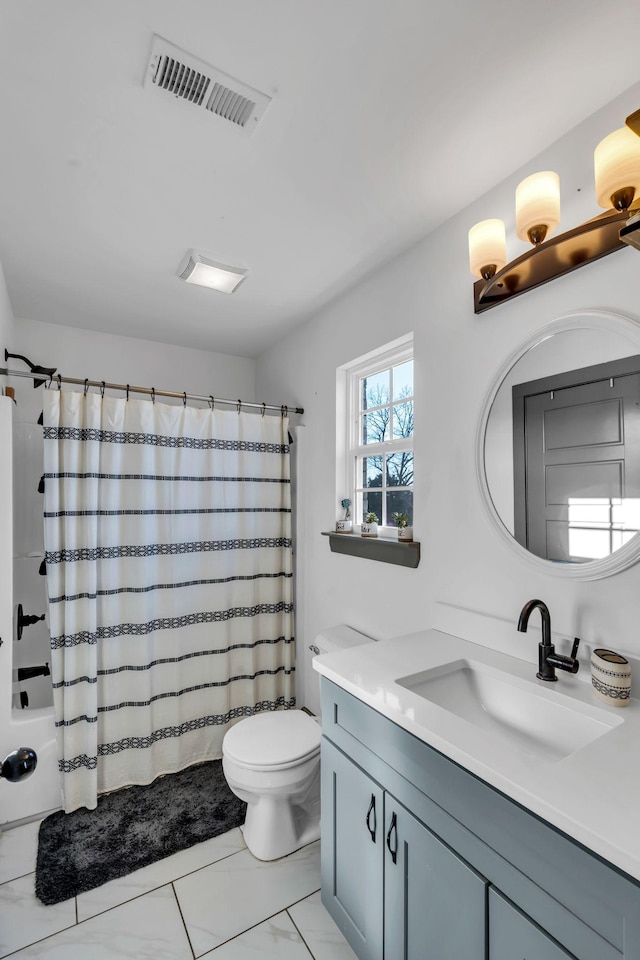 full bath featuring toilet, vanity, visible vents, and a shower with curtain