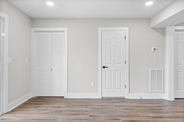 unfurnished bedroom featuring light wood-type flooring, visible vents, baseboards, and recessed lighting