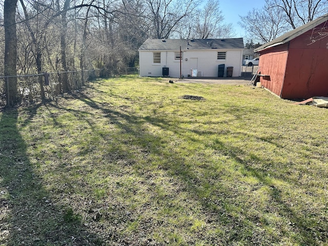 view of yard featuring a fenced backyard and an outbuilding