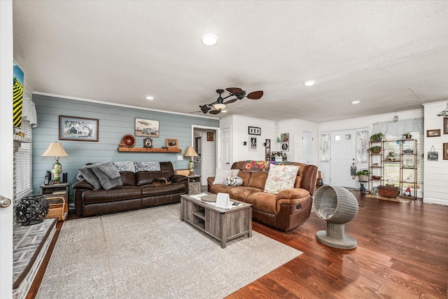 living area with a textured ceiling, wood finished floors, a ceiling fan, and recessed lighting