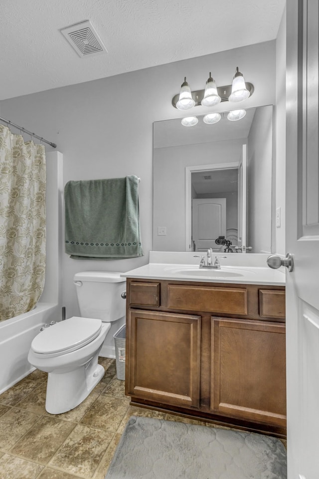 820 Lower Park Pl, Antioch, TN 37013 - bathroom featuring visible vents, toilet, shower / tub combo with curtain, a textured ceiling, and vanity