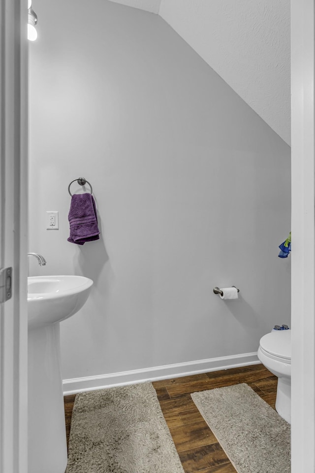 820 Lower Park Pl, Antioch, TN 37013 - half bath featuring lofted ceiling, baseboards, toilet, and wood finished floors