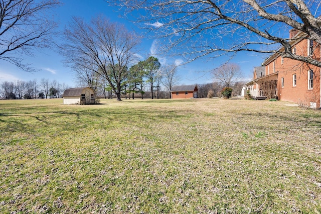 view of yard featuring an outbuilding and a storage unit