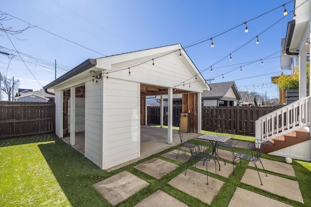 view of outdoor structure with fence and an outdoor structure