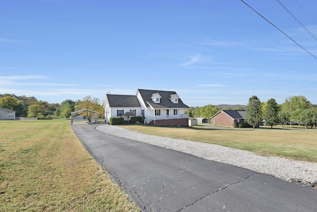 view of front facade featuring a front lawn