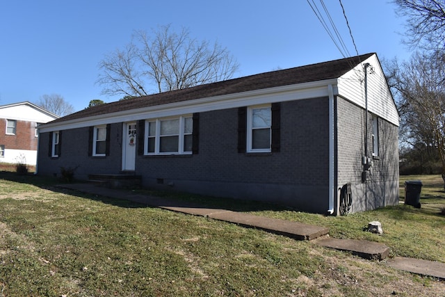 view of front of property featuring a front yard, crawl space, and brick siding