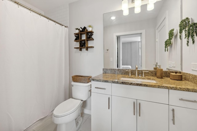 bathroom with toilet, a shower with shower curtain, and vanity