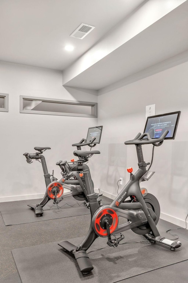workout area featuring visible vents and baseboards