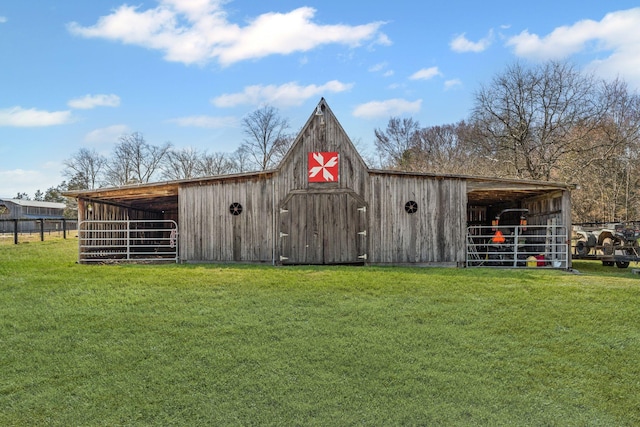 view of barn with a yard