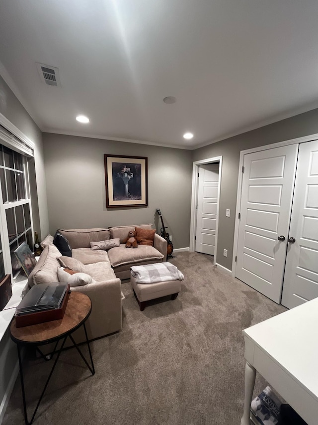 carpeted living room featuring baseboards, visible vents, and recessed lighting