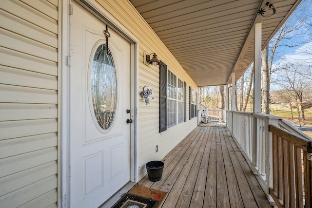 property entrance featuring a porch