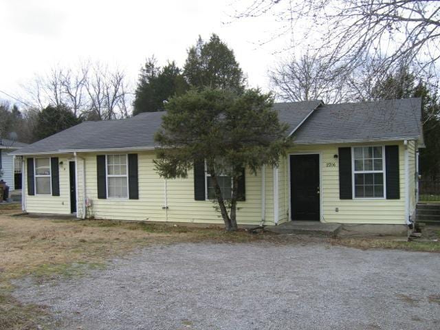 ranch-style home featuring driveway