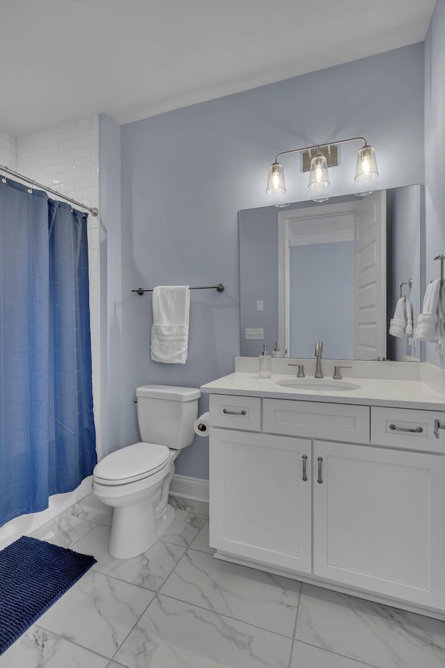 full bathroom featuring baseboards, a shower with shower curtain, toilet, marble finish floor, and vanity