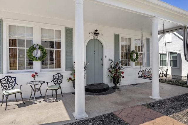 property entrance featuring a porch