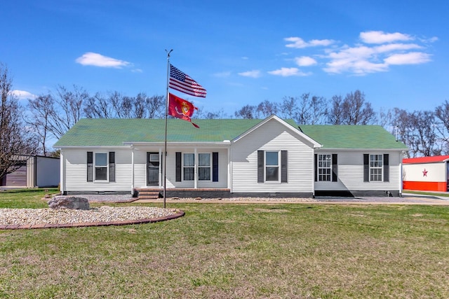 view of front facade featuring a porch, a front yard, crawl space, and an outbuilding