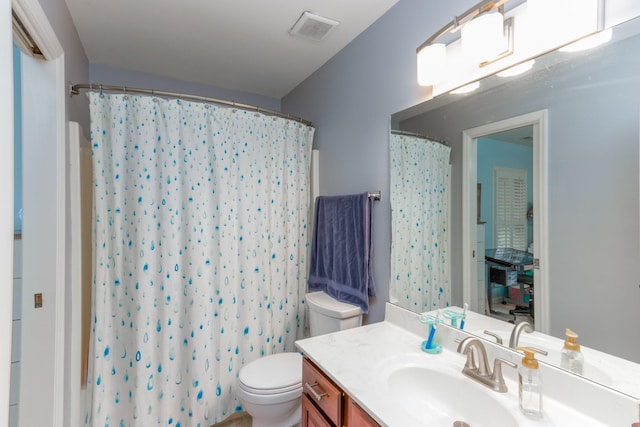 full bathroom with toilet, a shower with curtain, visible vents, and vanity