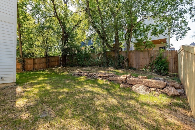 view of yard featuring a fenced backyard