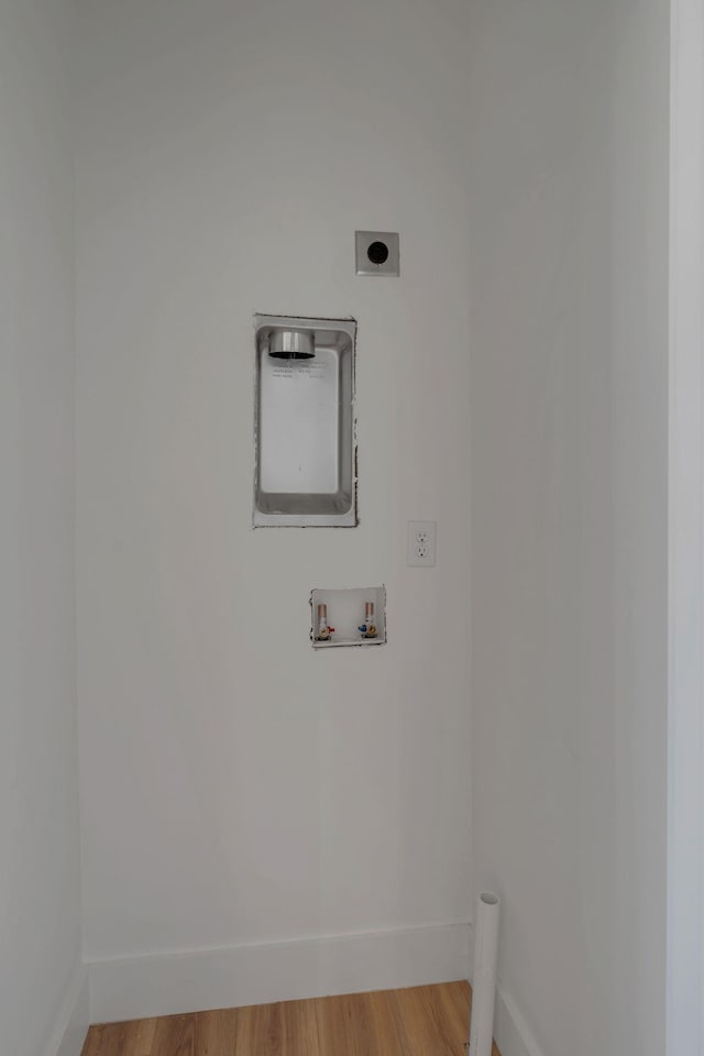 laundry room with hookup for a washing machine, light wood-style flooring, laundry area, baseboards, and electric dryer hookup