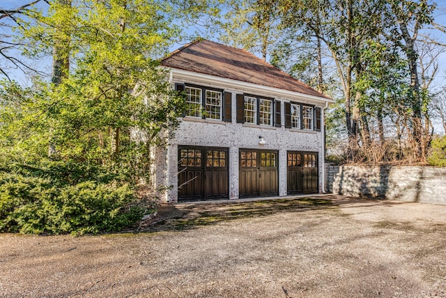 view of detached garage