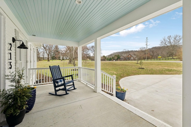 view of patio / terrace with covered porch