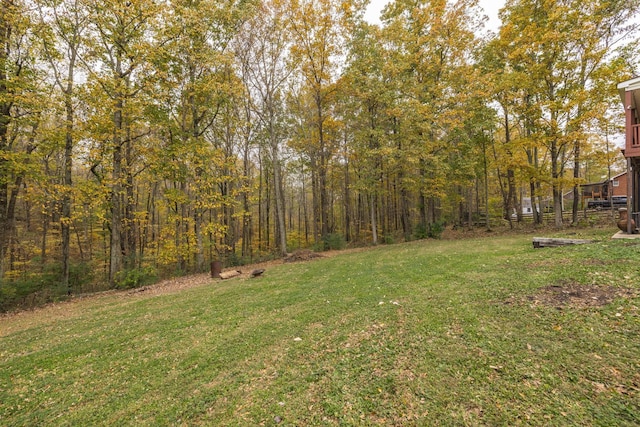 view of yard featuring a forest view