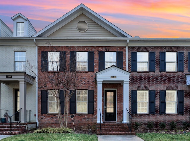 view of front facade featuring brick siding