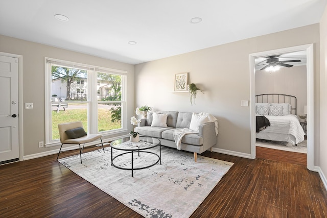 living area featuring baseboards, wood finished floors, and recessed lighting