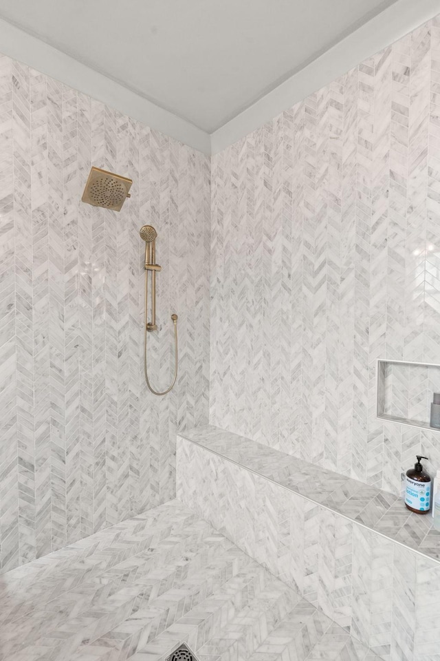 full bathroom featuring tiled shower