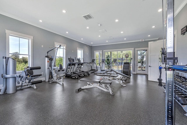 workout area with baseboards, visible vents, crown molding, and recessed lighting