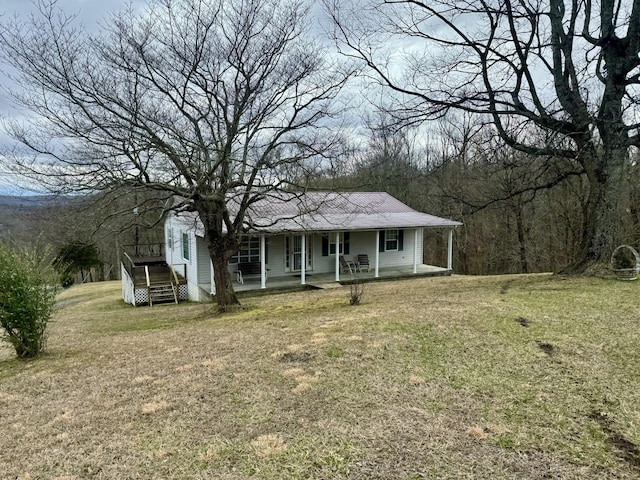 view of front of home with covered porch and a front lawn