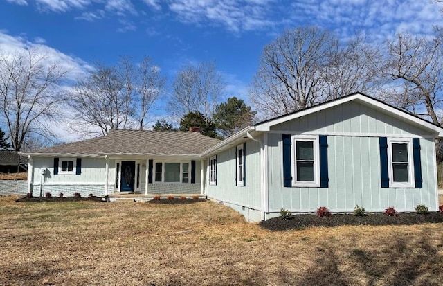 single story home with crawl space, roof with shingles, a front lawn, and brick siding