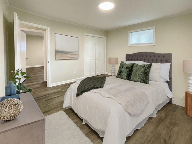 bedroom with a closet, baseboards, and wood finished floors