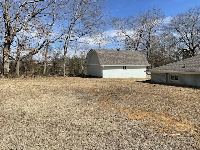 view of yard featuring an outbuilding and a barn