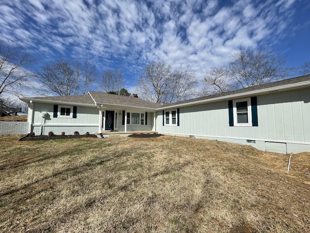 view of front of house featuring crawl space, brick siding, and a front lawn