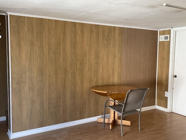 dining room featuring ornamental molding, dark wood-style flooring, visible vents, and baseboards