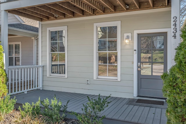 property entrance with roof with shingles