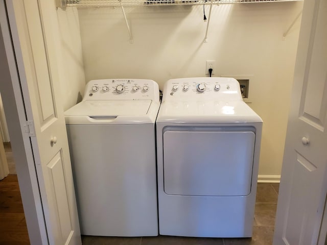 laundry area with laundry area, tile patterned flooring, and independent washer and dryer