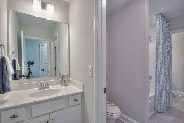 full bath featuring washtub / shower combination, baseboards, vanity, and toilet