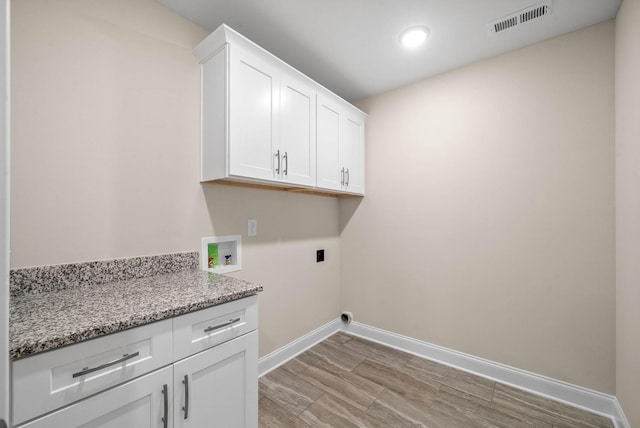 laundry room with visible vents, cabinet space, baseboards, and washer hookup