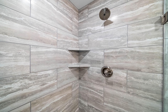 room details featuring a tile shower