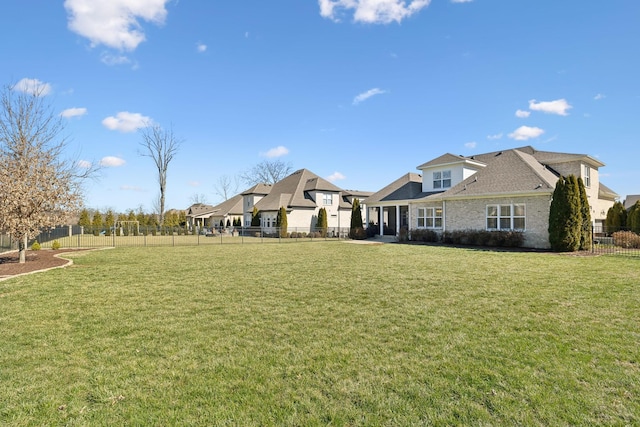 view of front of house featuring fence and a front yard