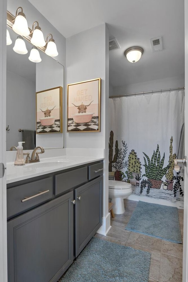 full bath featuring toilet, visible vents, a chandelier, and vanity