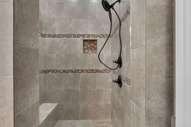 details featuring tiled shower