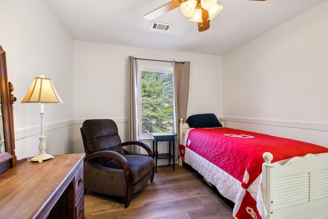 bedroom with light wood finished floors, visible vents, and a ceiling fan