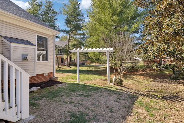 view of yard featuring a pergola