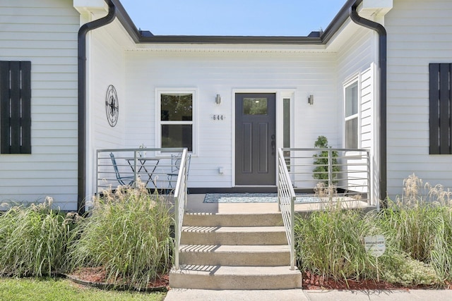 doorway to property with covered porch